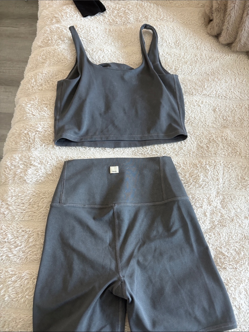 Vuori set top and shorts small - Picture 4 of 4